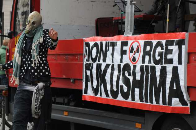 Banner mit Aufschrift "Don't forget Fukushima"