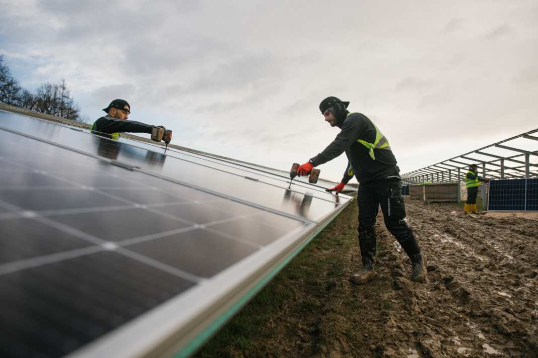 Bau des 6,2-Megawatt-Solarparks in Roigheim