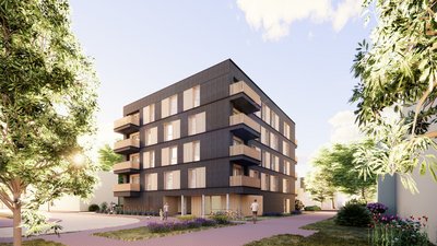 Modernes, mehrstöckiges Wohngebäude aus Holz und dunklen Fassadenelementen, umgeben von Bäumen, Wegen und bepflanzten Grünflächen.