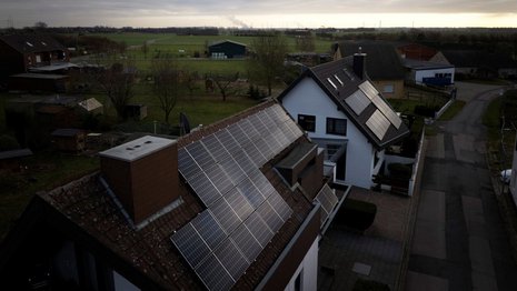 Hausdach der Familie Werth mit Solarpaneelen.