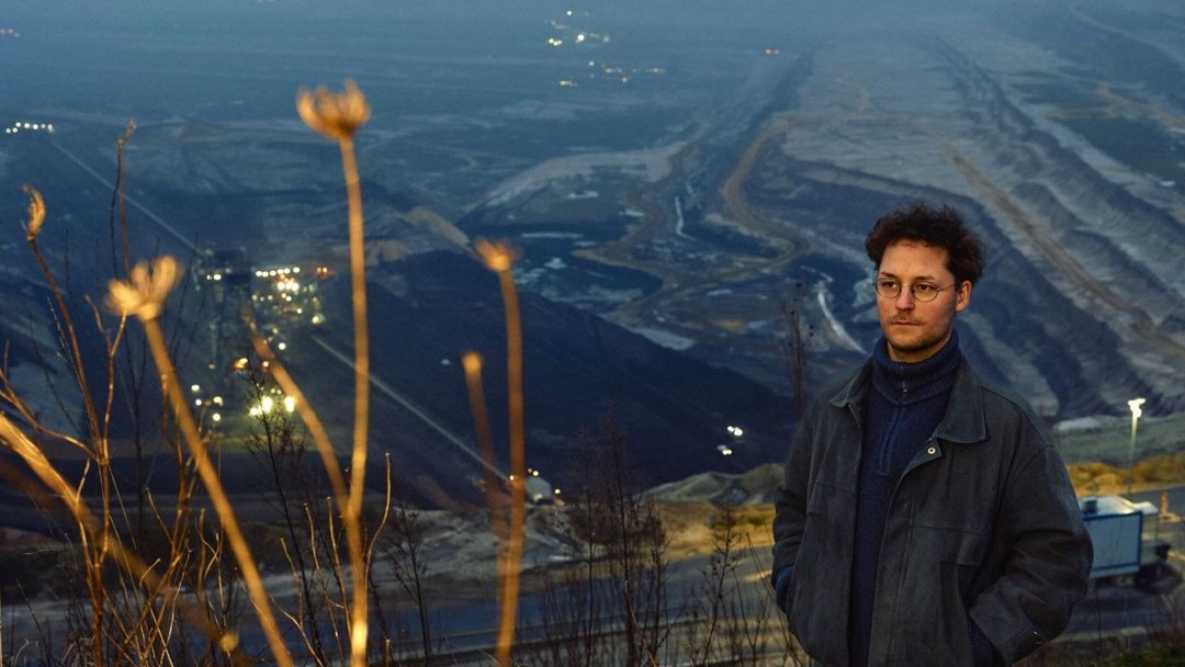 David Dresen vor dem Tagebau Garzweiler