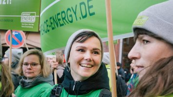 Green Planet Energy Mitarbeiter bei einer Demonstration