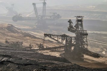 Tagebau Garzweiler 1 mit Kohlebaggern