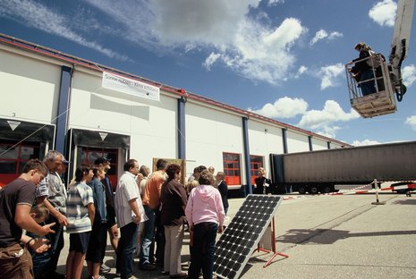 Einweihung Hebebühne vor Publikum