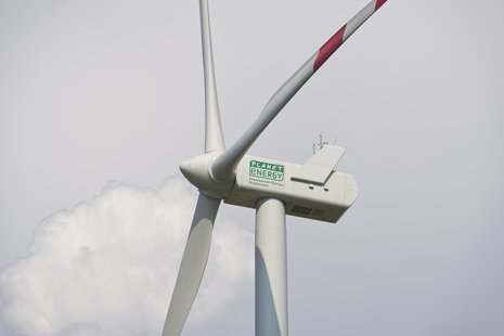 Windrad mit Rotorblättern