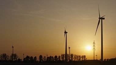 Windkraftanlagen in Ketzin vor Sonnenuntergang