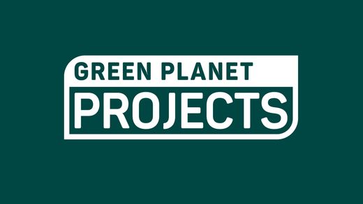 Logo mit Schriftzug von Green Planet Projects auf dunkelgrünem Hintergrund.