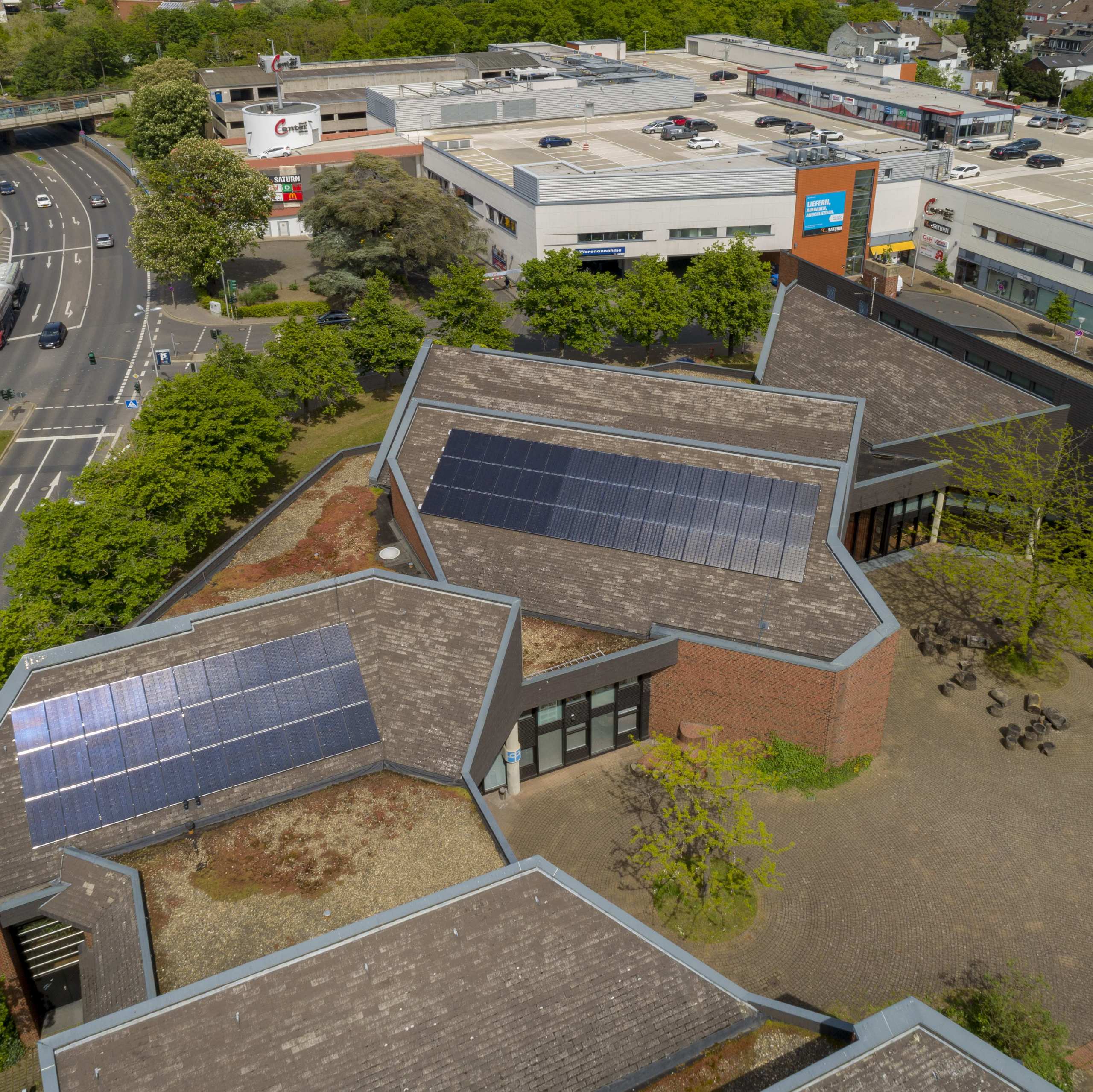 DJI_0168Gemeindehaus_Dueren_PV_Anlage-edited-scaled.jpg