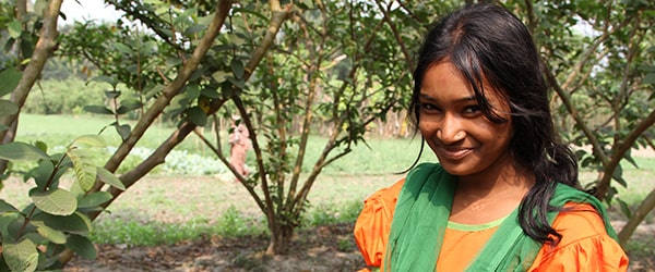 Indische Schülerin aus der Initiative "Kinder brauchen eine gesunde Umwelt" von terre des hommes