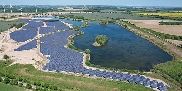 Freiflächen-Solaranlage auf dem stillgelegten Kieswerkgelände in Wusseken, Mecklenburg-Vorpommern