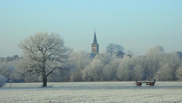 Verschneiter Ort St. Odilia (Gohr) im Winter
